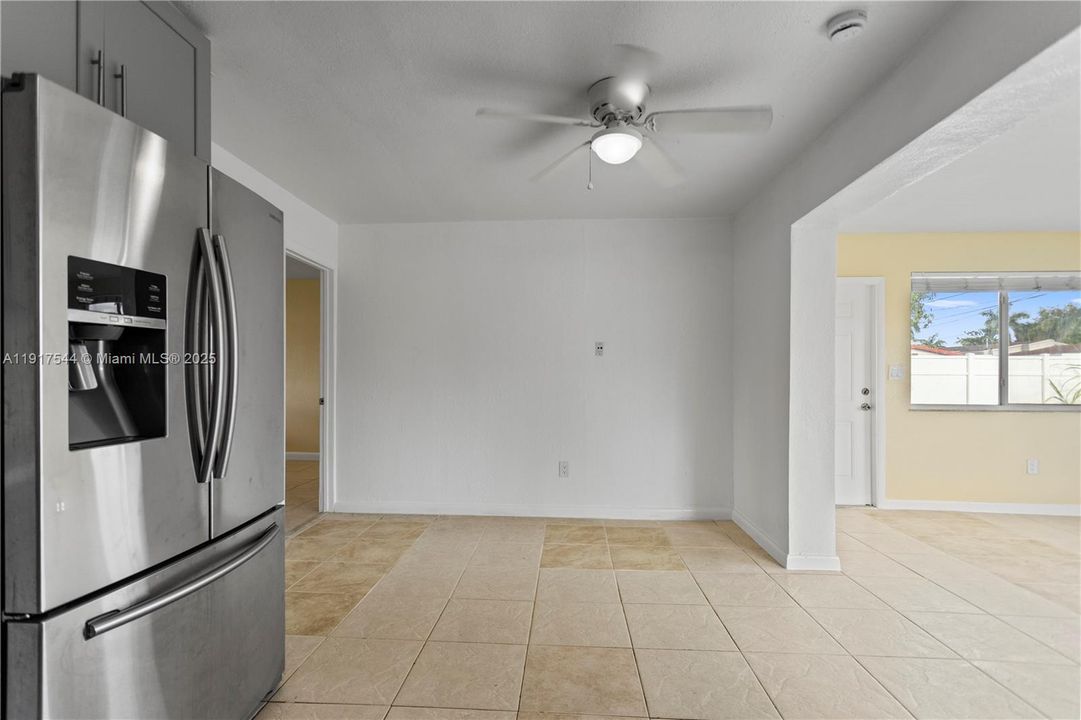 出租: $3,750 (4 贝兹, 2 浴室, 1696 平方英尺)