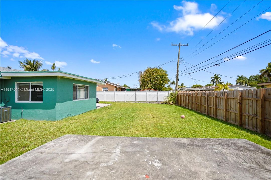 出租: $3,750 (4 贝兹, 2 浴室, 1696 平方英尺)