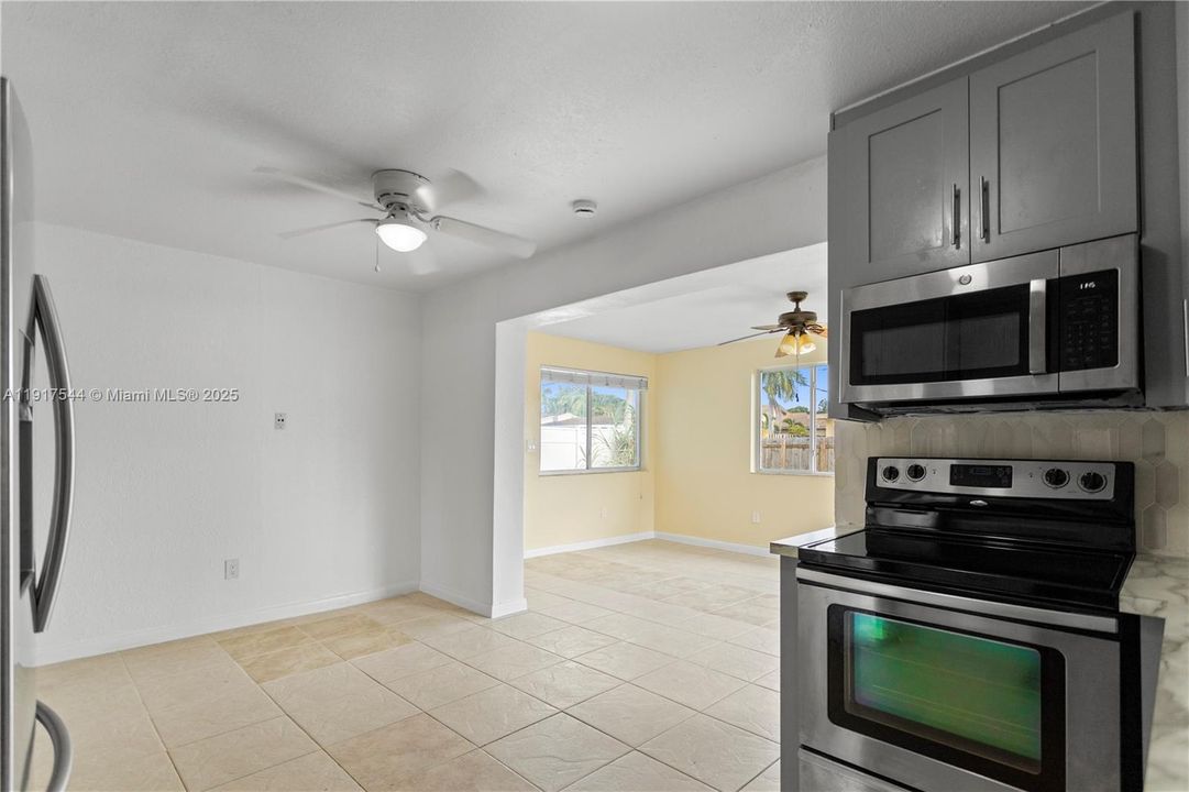 出租: $3,750 (4 贝兹, 2 浴室, 1696 平方英尺)