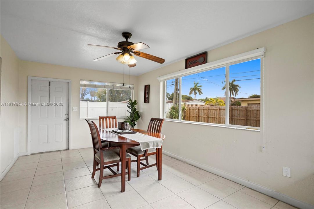 出租: $3,750 (4 贝兹, 2 浴室, 1696 平方英尺)