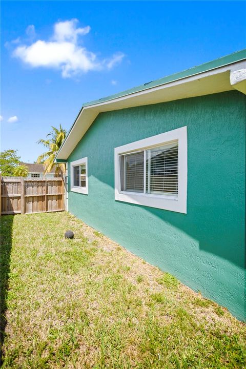 出租: $3,750 (4 贝兹, 2 浴室, 1696 平方英尺)