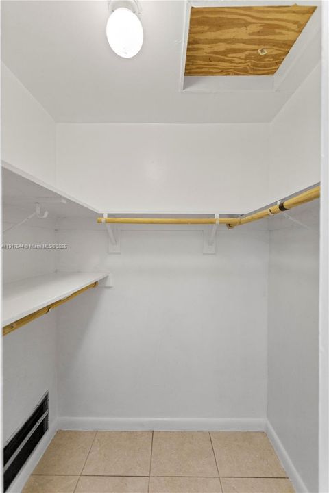 出租: $3,750 (4 贝兹, 2 浴室, 1696 平方英尺)