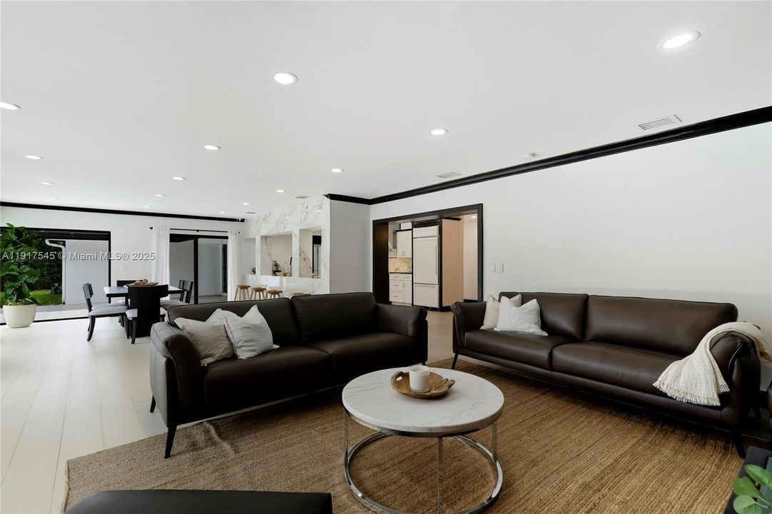 En Renta: $10,000 (4 camas, 2 baños, 2886 Pies cuadrados)