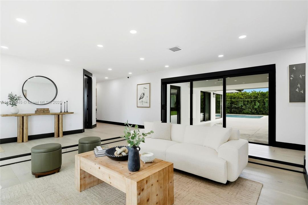 En Renta: $10,000 (4 camas, 2 baños, 2886 Pies cuadrados)