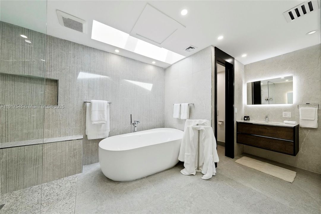 En Renta: $10,000 (4 camas, 2 baños, 2886 Pies cuadrados)