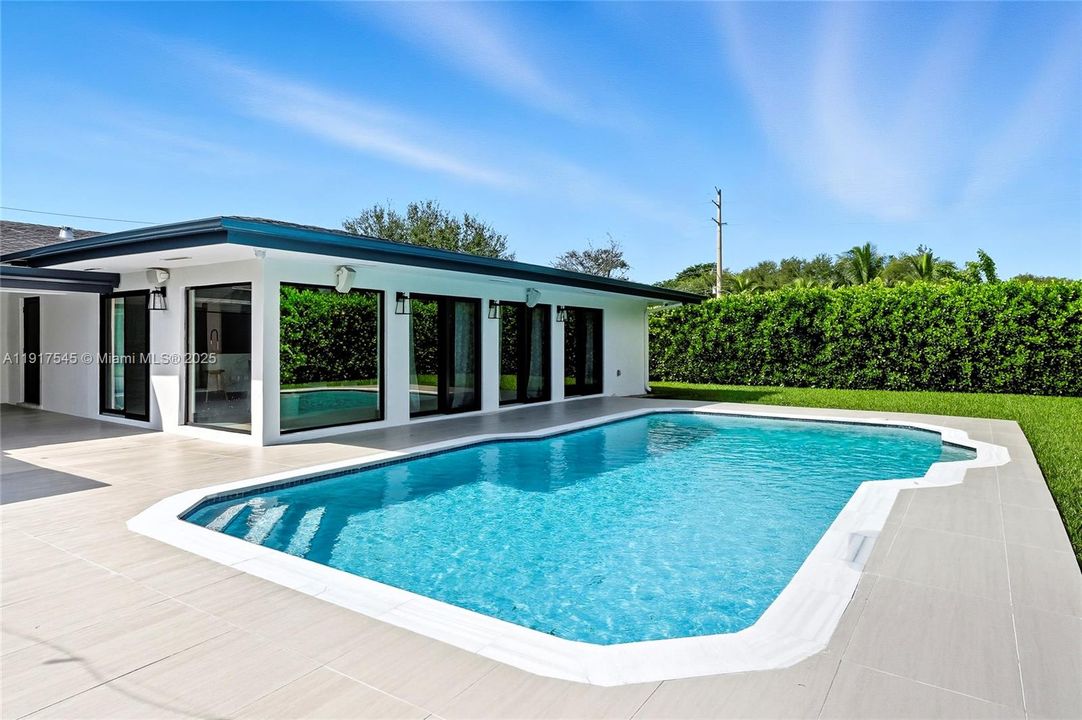 En Renta: $10,000 (4 camas, 2 baños, 2886 Pies cuadrados)