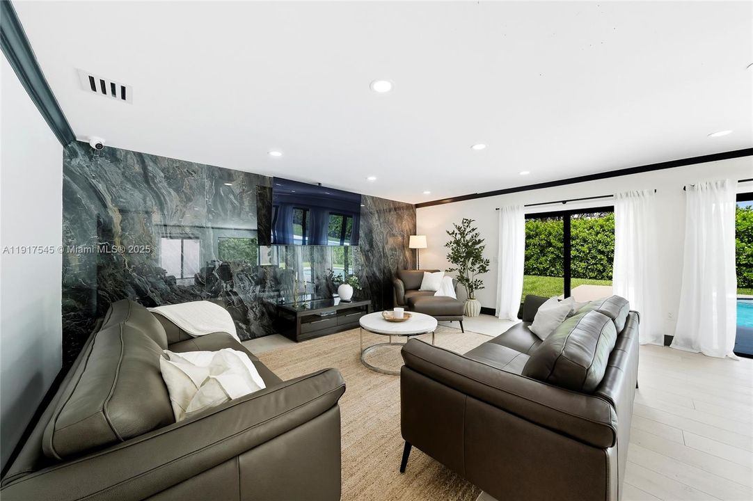 En Renta: $10,000 (4 camas, 2 baños, 2886 Pies cuadrados)