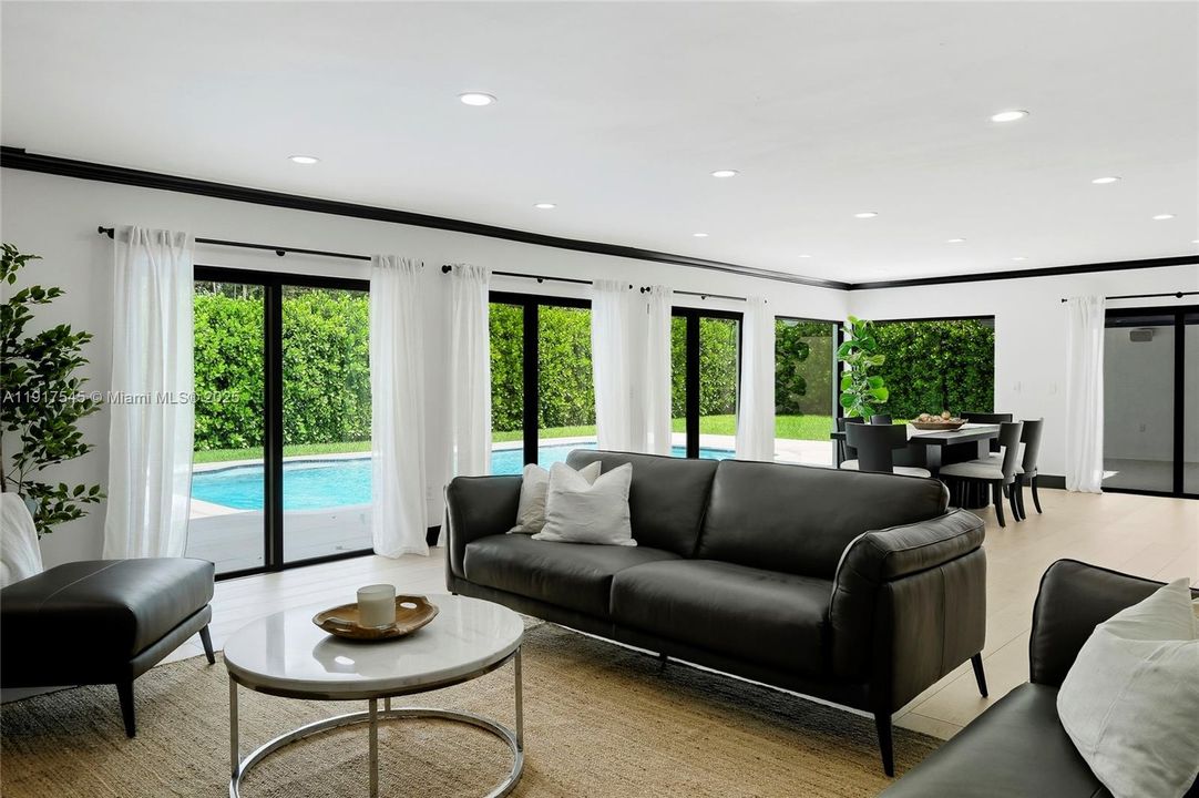 En Renta: $10,000 (4 camas, 2 baños, 2886 Pies cuadrados)