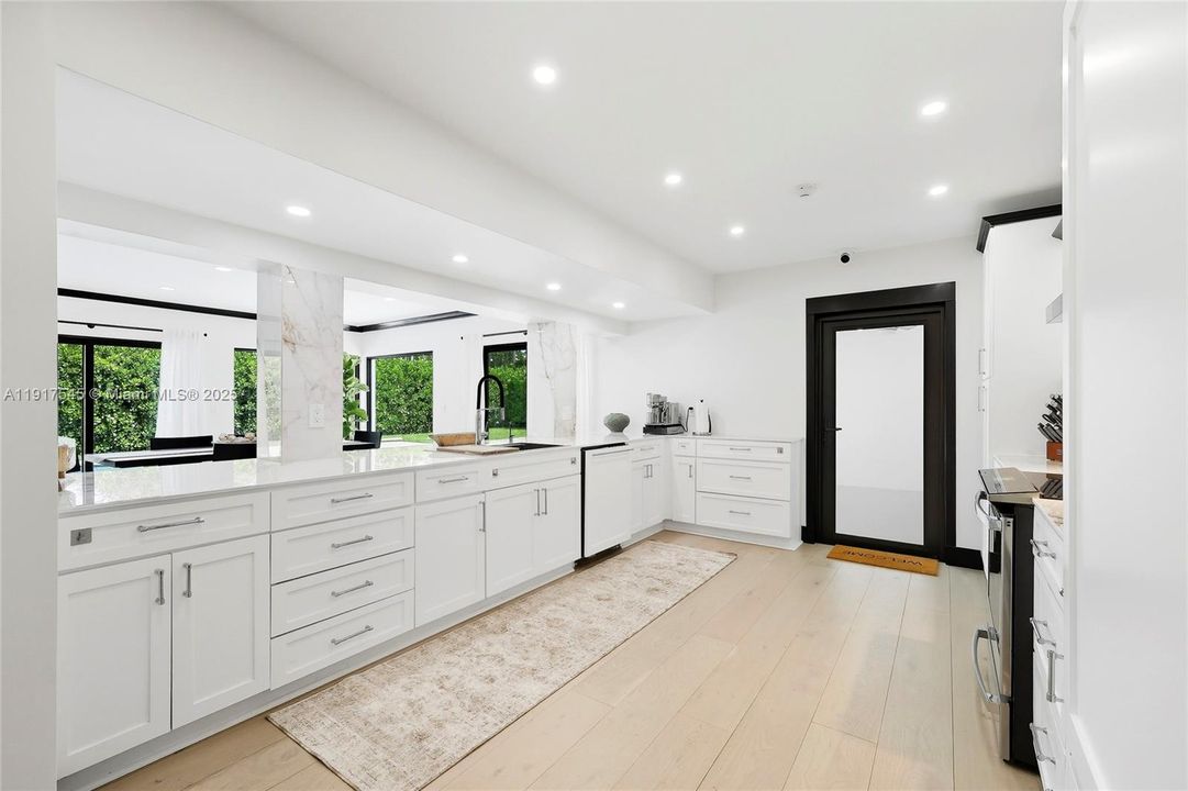 En Renta: $10,000 (4 camas, 2 baños, 2886 Pies cuadrados)