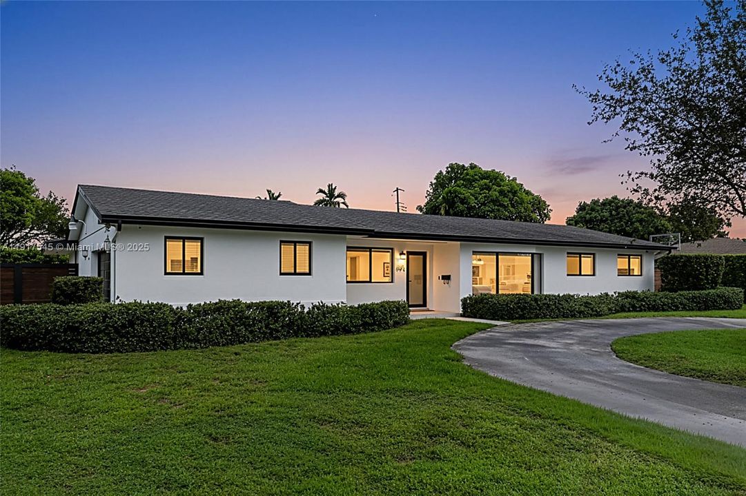 En Renta: $10,000 (4 camas, 2 baños, 2886 Pies cuadrados)