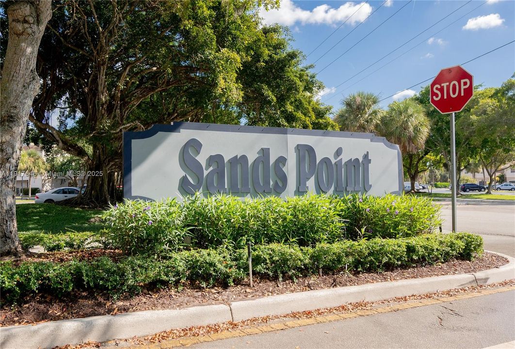 Activo con contrato: $1,900 (2 camas, 2 baños, 1025 Pies cuadrados)