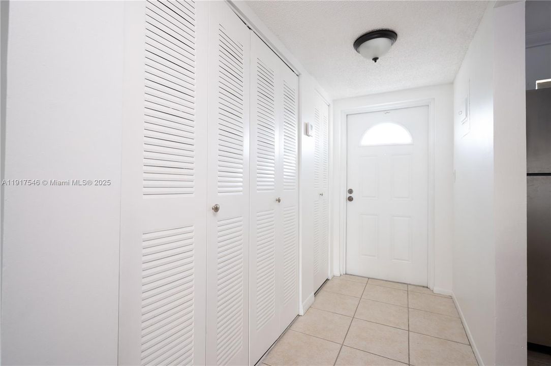 Activo con contrato: $1,900 (2 camas, 2 baños, 1025 Pies cuadrados)