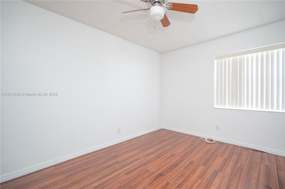 Activo con contrato: $1,900 (2 camas, 2 baños, 1025 Pies cuadrados)