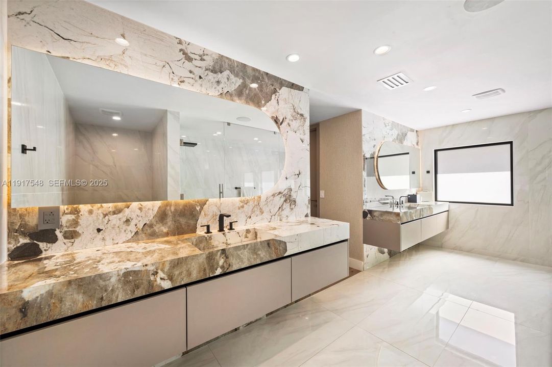 En Venta: $8,100,000 (5 camas, 5 baños, 4295 Pies cuadrados)