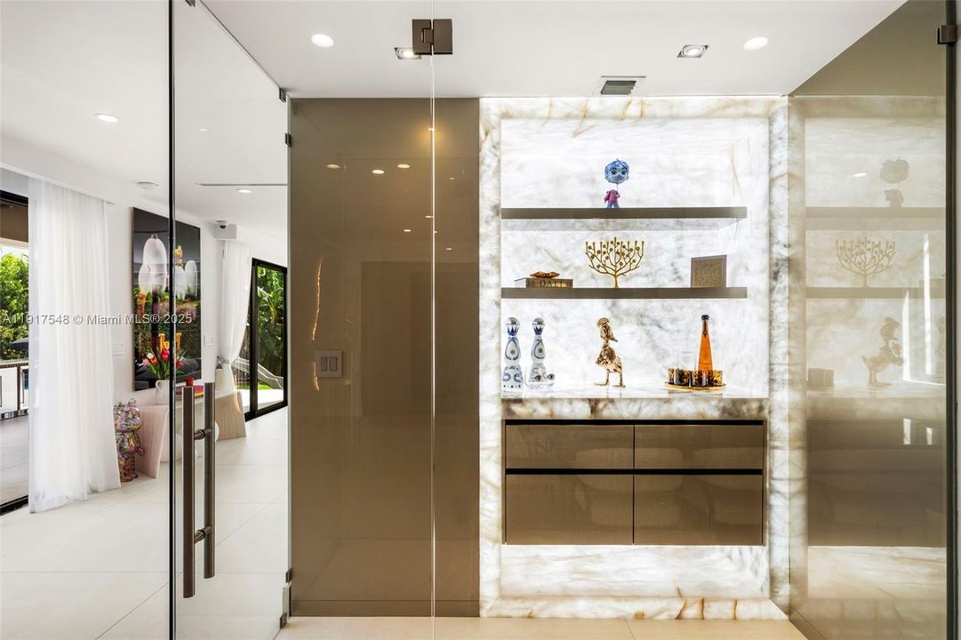 En Venta: $8,100,000 (5 camas, 5 baños, 4295 Pies cuadrados)