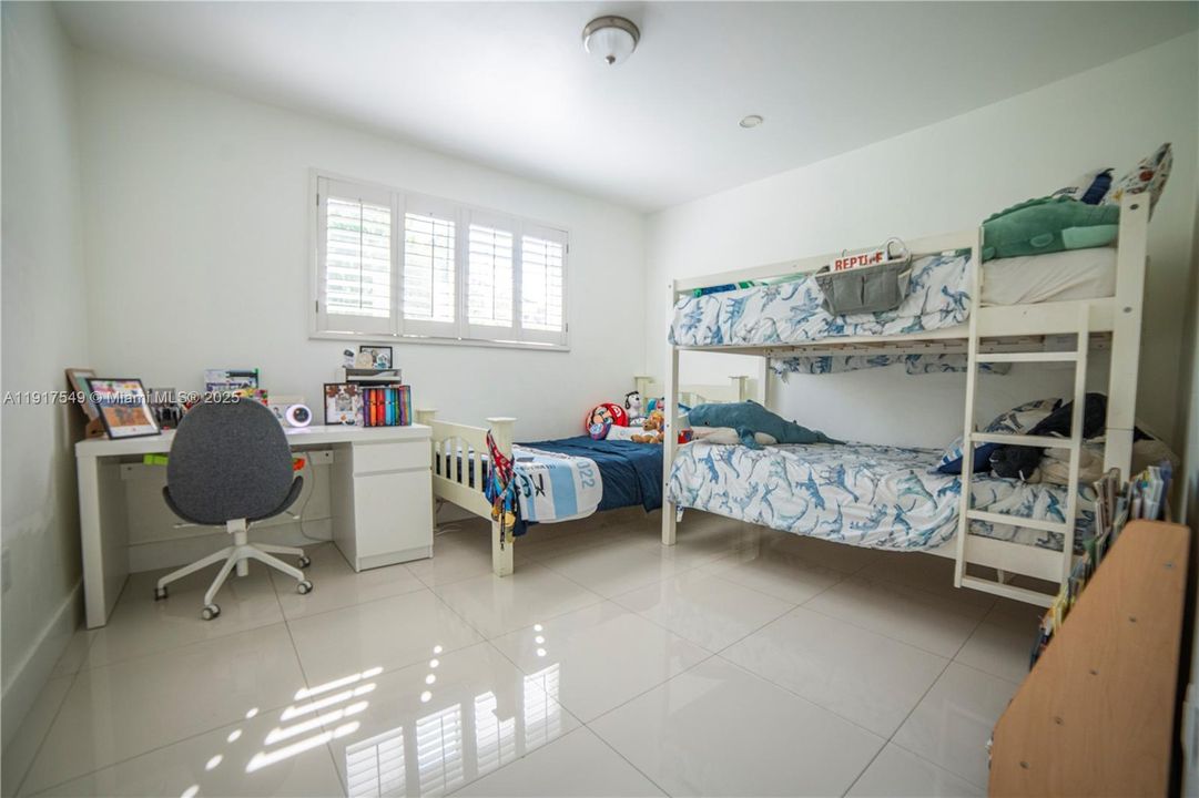 Active With Contract: $1,530,000 (3 beds, 2 baths, 1819 Square Feet)