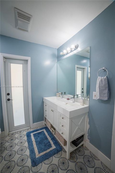 Active With Contract: $1,530,000 (3 beds, 2 baths, 1819 Square Feet)