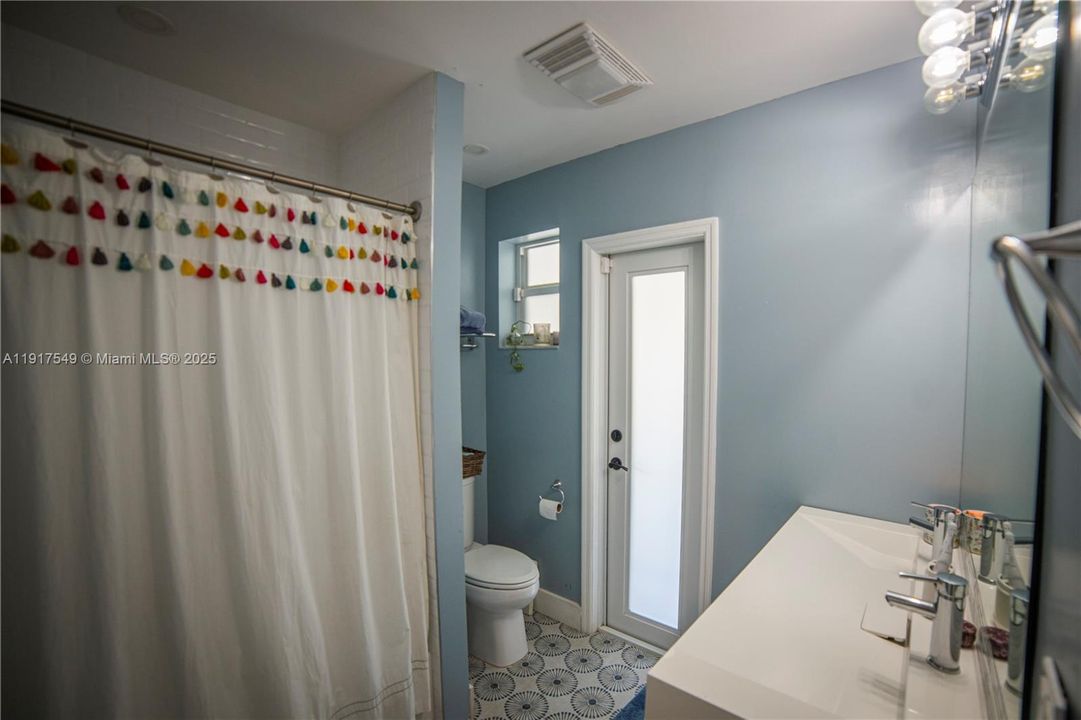 Active With Contract: $1,530,000 (3 beds, 2 baths, 1819 Square Feet)