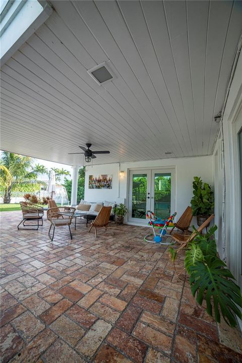 Active With Contract: $1,530,000 (3 beds, 2 baths, 1819 Square Feet)