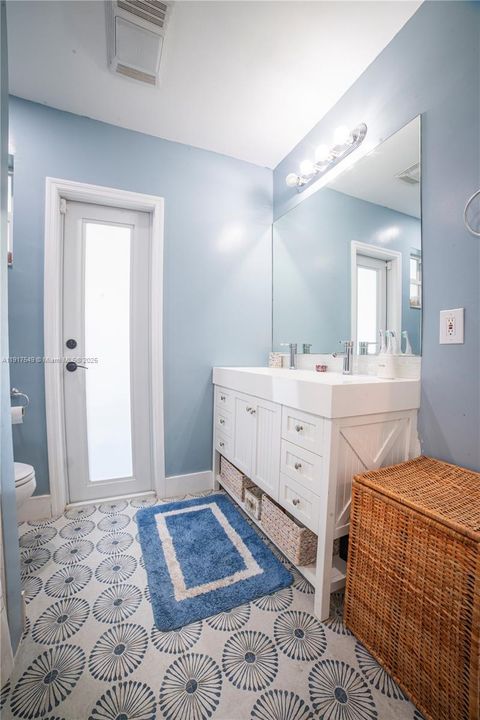 Active With Contract: $1,530,000 (3 beds, 2 baths, 1819 Square Feet)