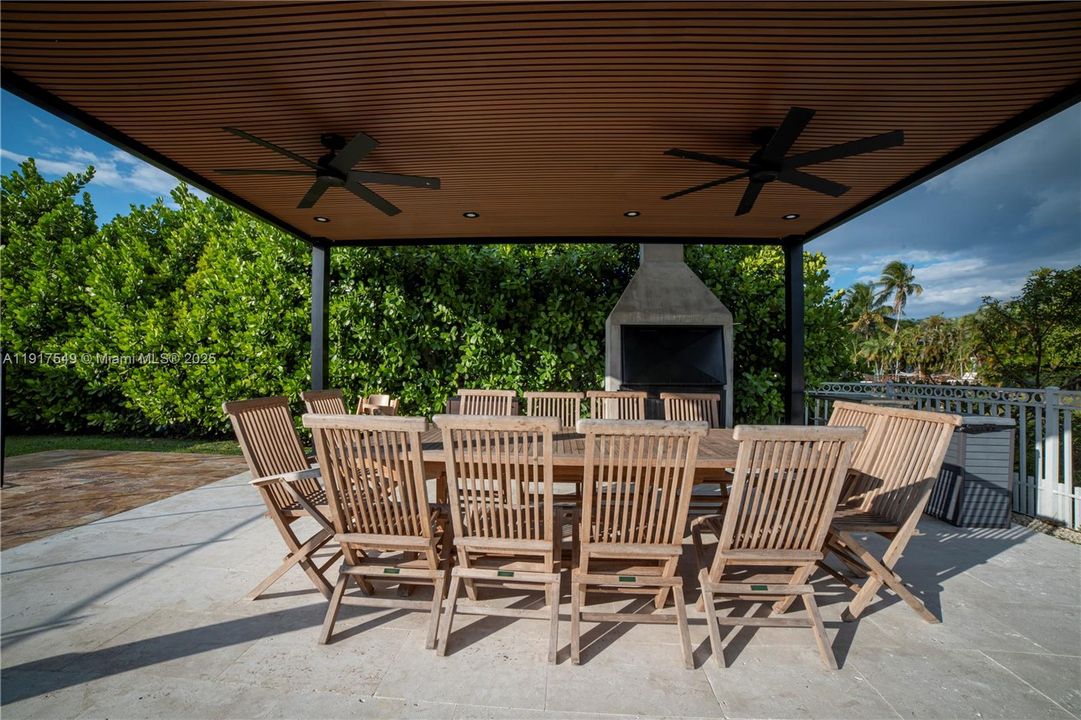 Active With Contract: $1,530,000 (3 beds, 2 baths, 1819 Square Feet)