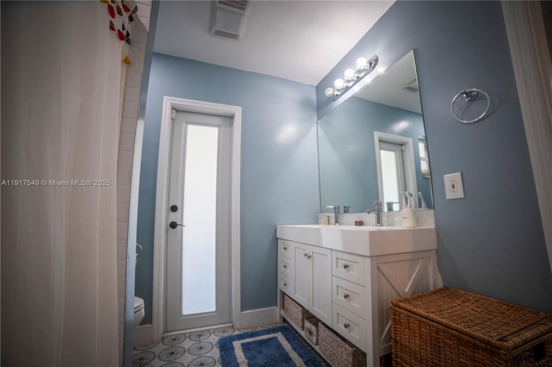 Active With Contract: $1,530,000 (3 beds, 2 baths, 1819 Square Feet)