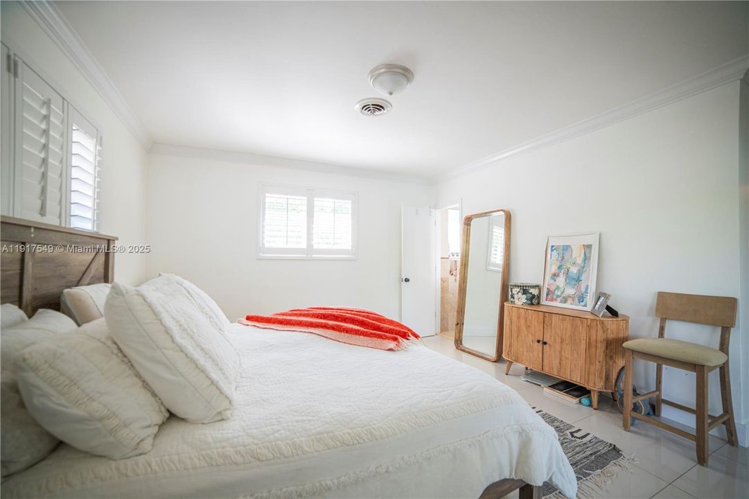 Active With Contract: $1,530,000 (3 beds, 2 baths, 1819 Square Feet)