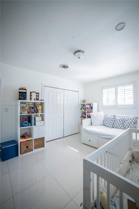 Active With Contract: $1,530,000 (3 beds, 2 baths, 1819 Square Feet)