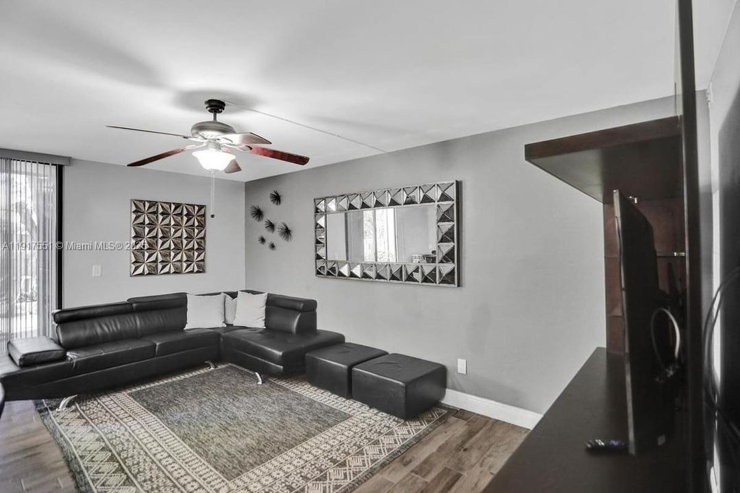 待售: $499,000 (3 贝兹, 2 浴室, 2070 平方英尺)