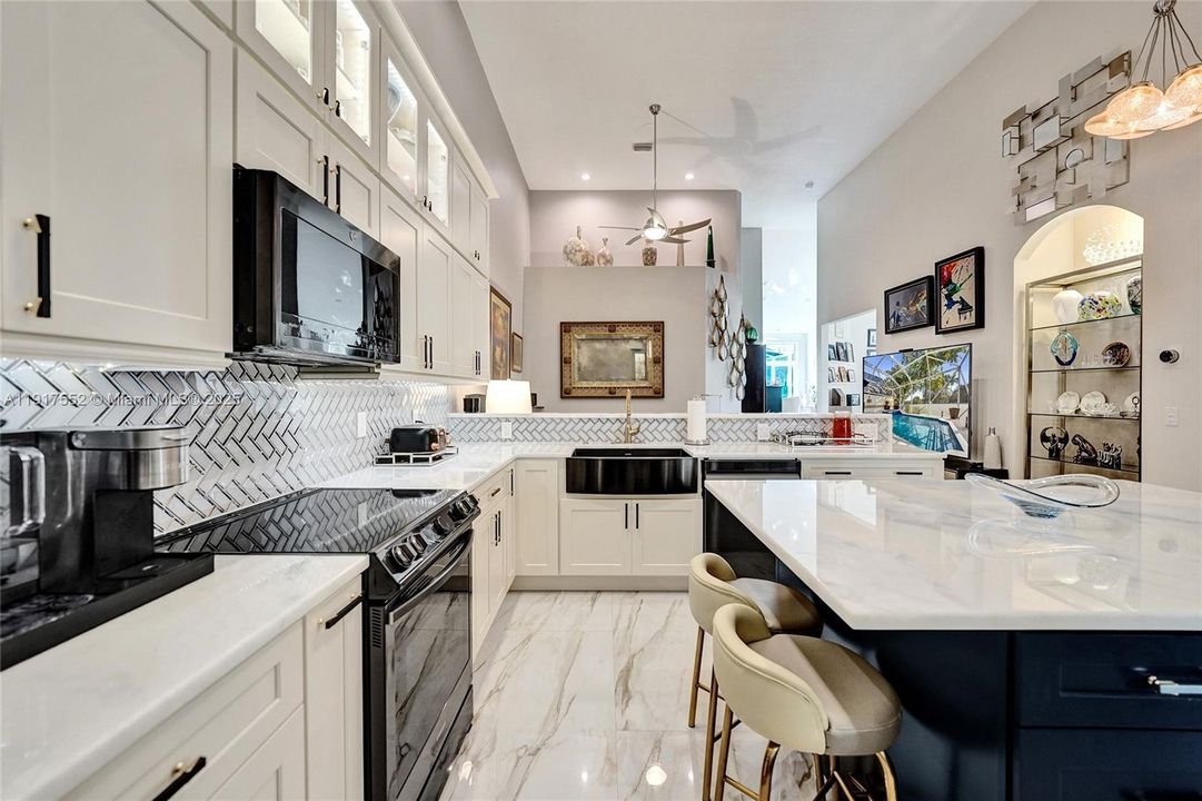 Active With Contract: $695,000 (3 beds, 3 baths, 1961 Square Feet)