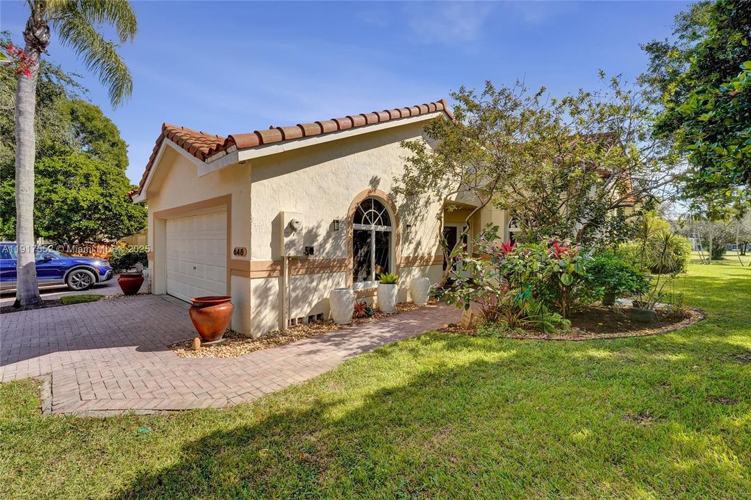 Active With Contract: $695,000 (3 beds, 3 baths, 1961 Square Feet)