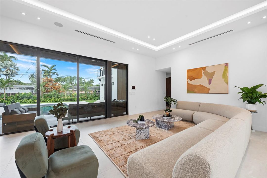 En Renta: $50,000 (9 camas, 9 baños, 5123 Pies cuadrados)