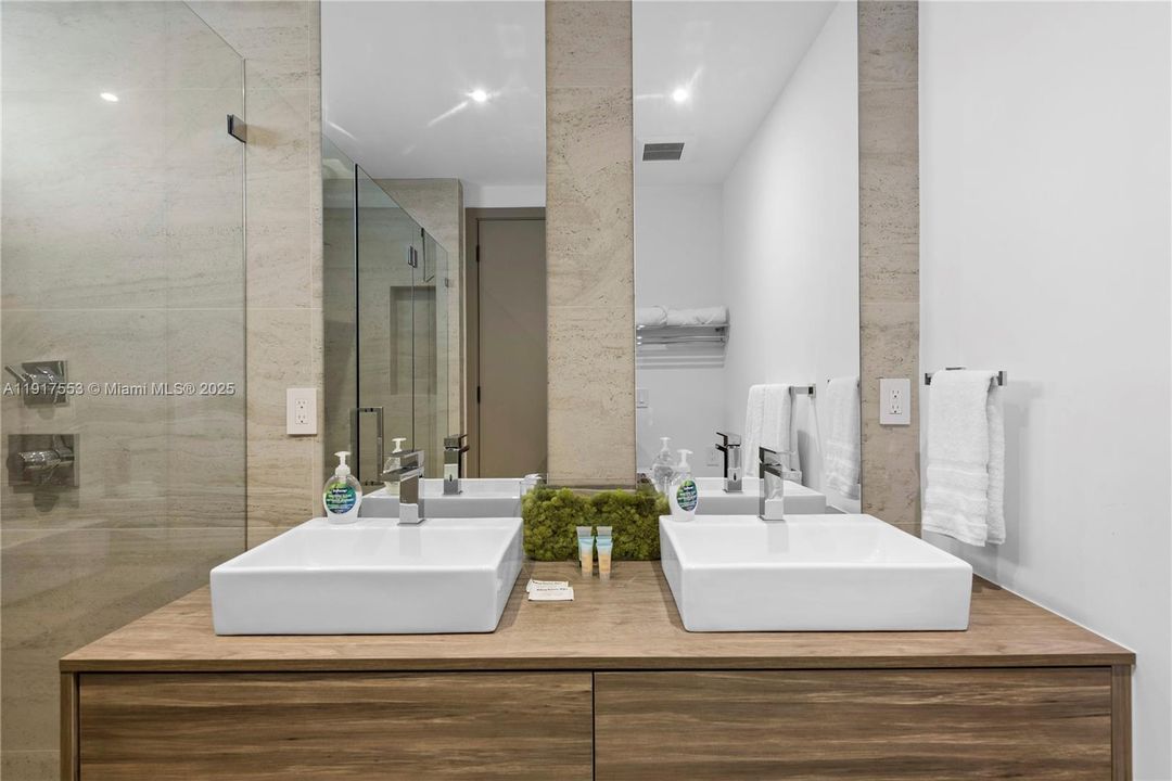 En Renta: $50,000 (9 camas, 9 baños, 5123 Pies cuadrados)