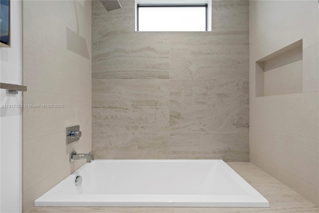 En Renta: $50,000 (9 camas, 9 baños, 5123 Pies cuadrados)