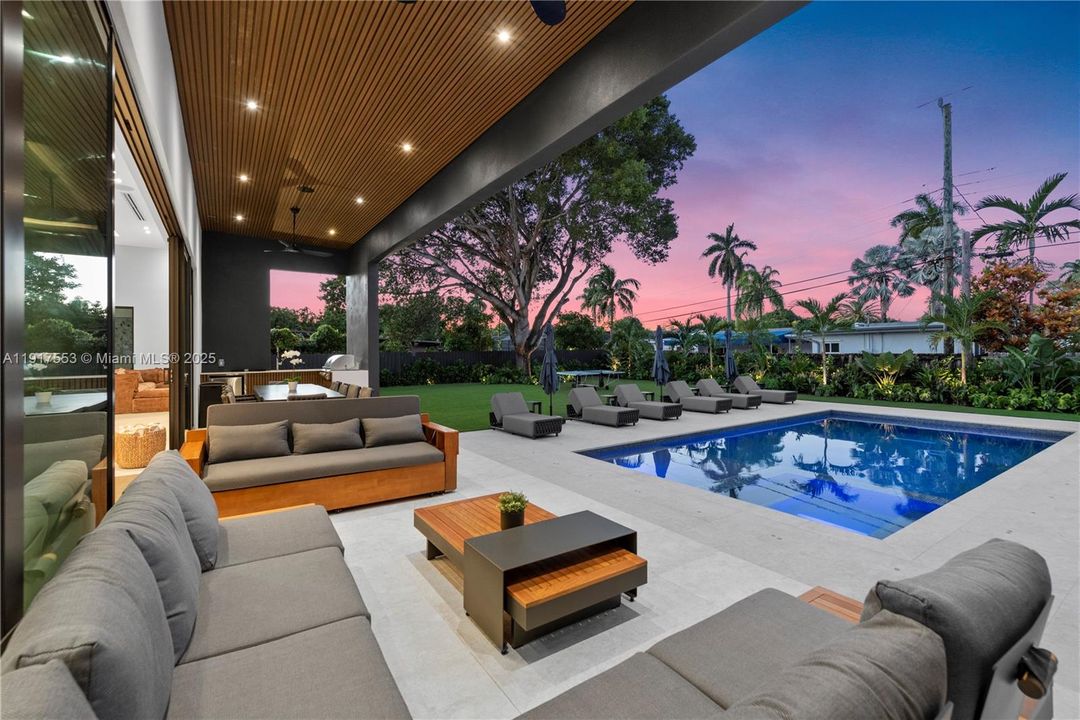 En Renta: $50,000 (9 camas, 9 baños, 5123 Pies cuadrados)