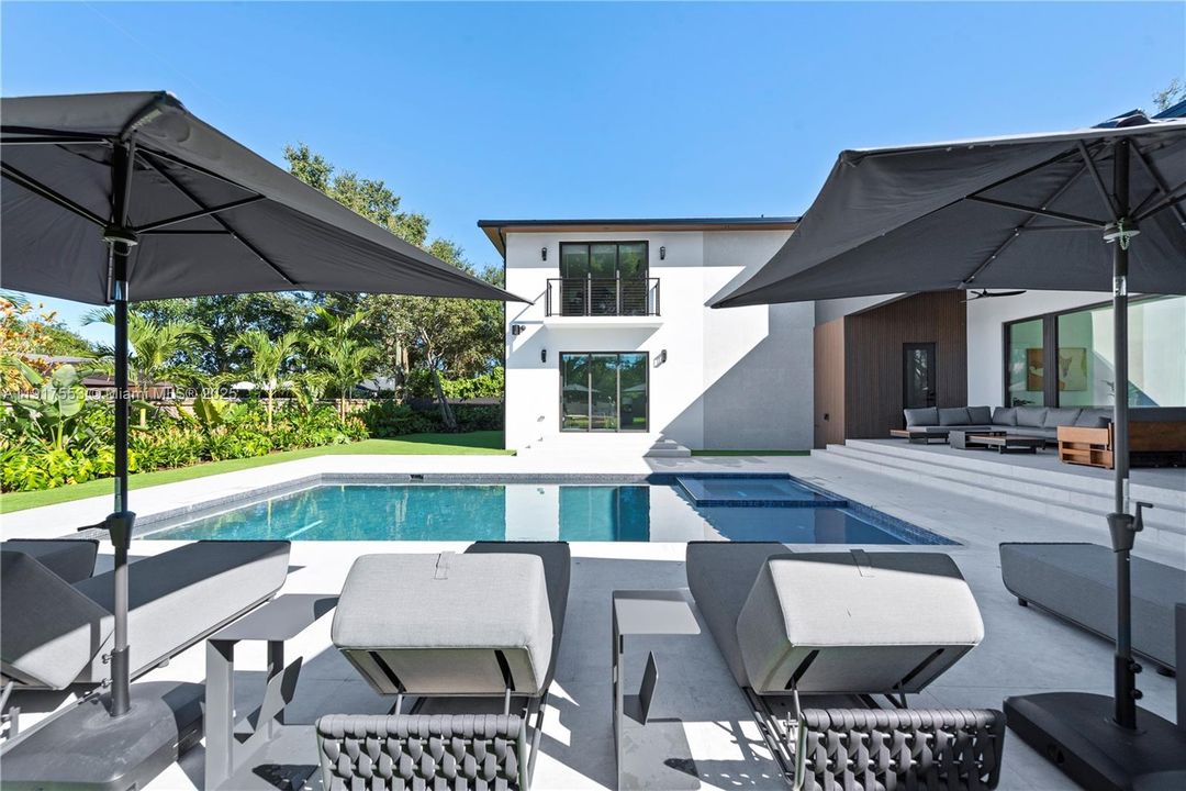 En Renta: $50,000 (9 camas, 9 baños, 5123 Pies cuadrados)