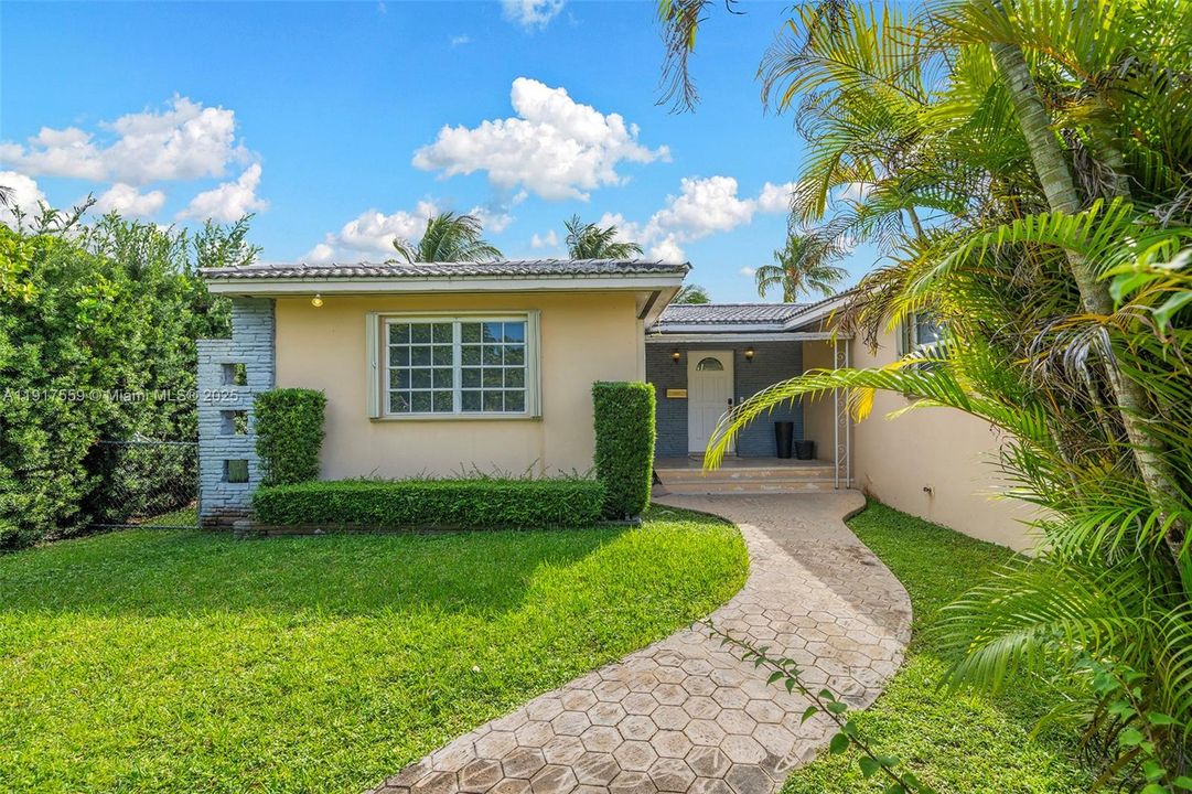 For Sale: $3,400,000 (2 beds, 2 baths, 1763 Square Feet)