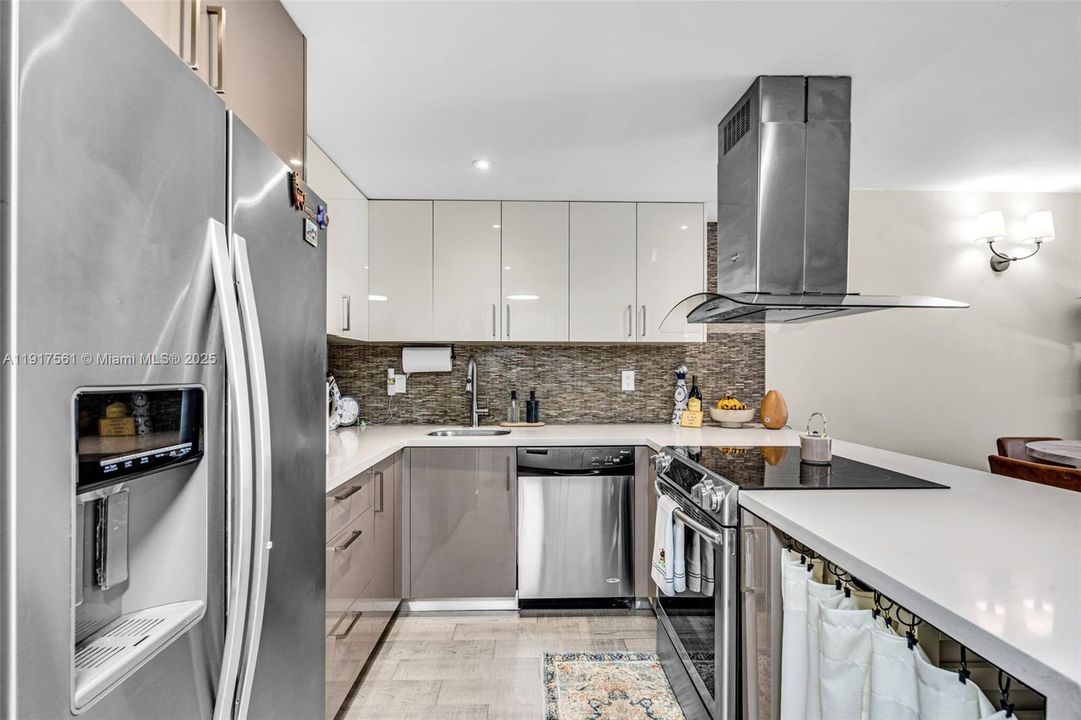 For Sale: $239,000 (1 beds, 1 baths, 1000 Square Feet)