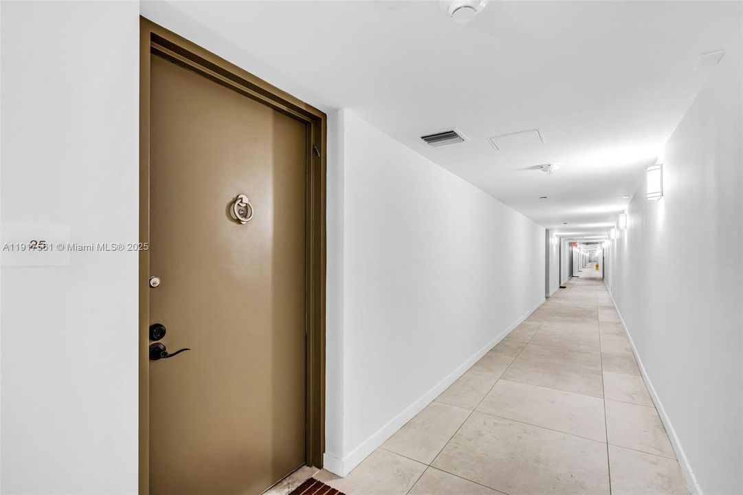 For Sale: $239,000 (1 beds, 1 baths, 1000 Square Feet)