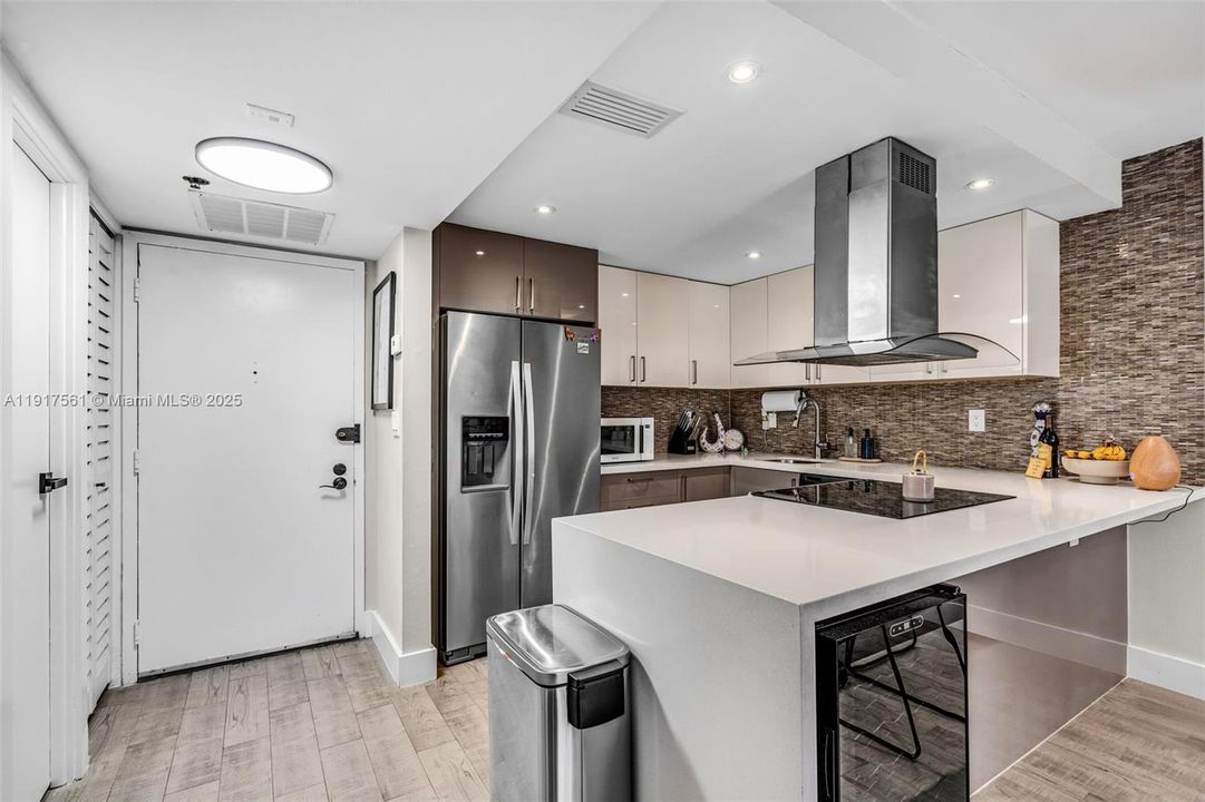 For Sale: $239,000 (1 beds, 1 baths, 1000 Square Feet)