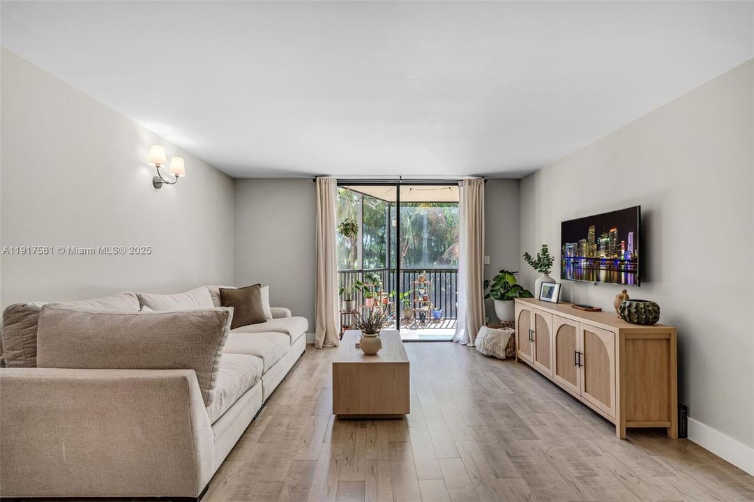 For Sale: $239,000 (1 beds, 1 baths, 1000 Square Feet)