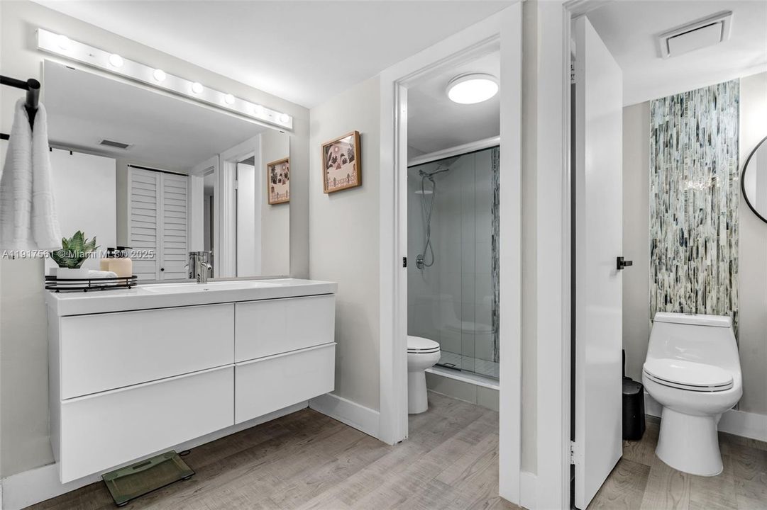 For Sale: $239,000 (1 beds, 1 baths, 1000 Square Feet)