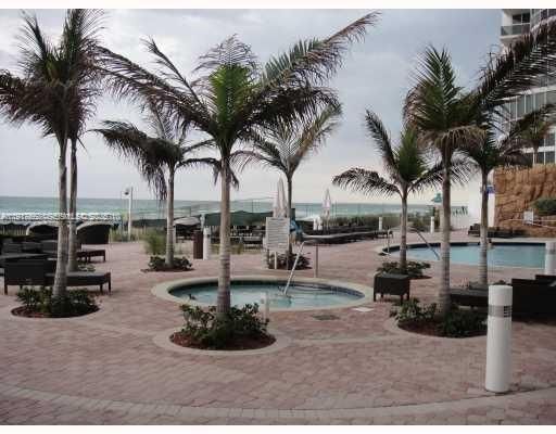 Active With Contract: $6,200 (2 beds, 2 baths, 1324 Square Feet)