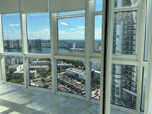 Active With Contract: $6,200 (2 beds, 2 baths, 1324 Square Feet)