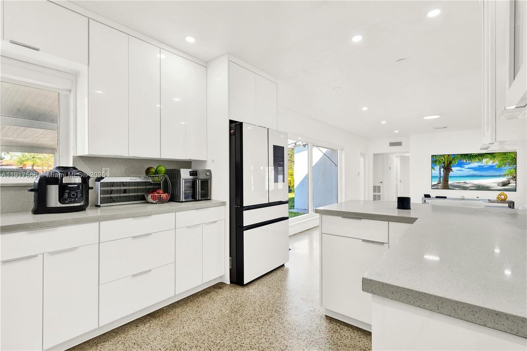 待售: $679,000 (3 贝兹, 2 浴室, 1174 平方英尺)