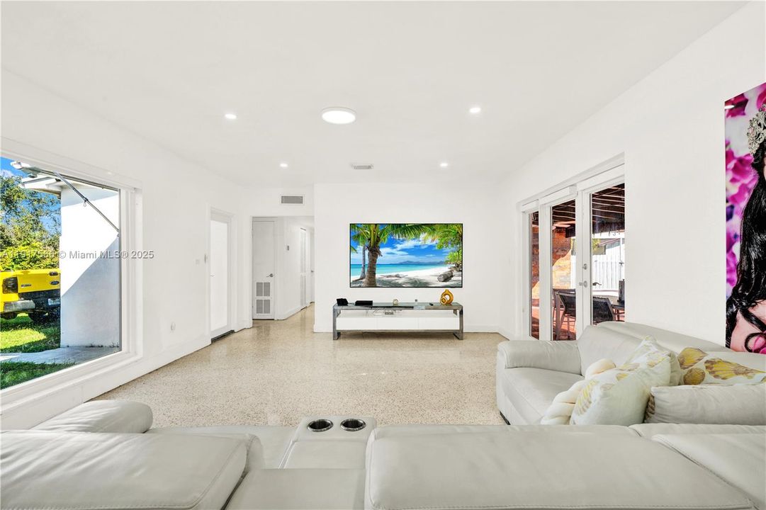 待售: $679,000 (3 贝兹, 2 浴室, 1174 平方英尺)