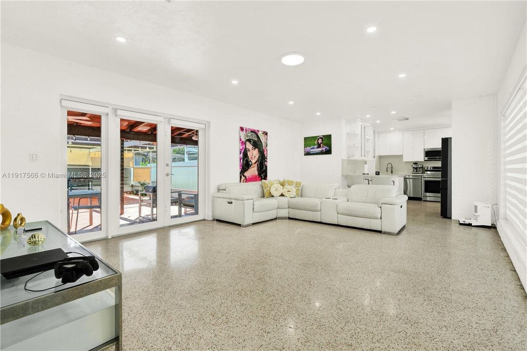 待售: $679,000 (3 贝兹, 2 浴室, 1174 平方英尺)