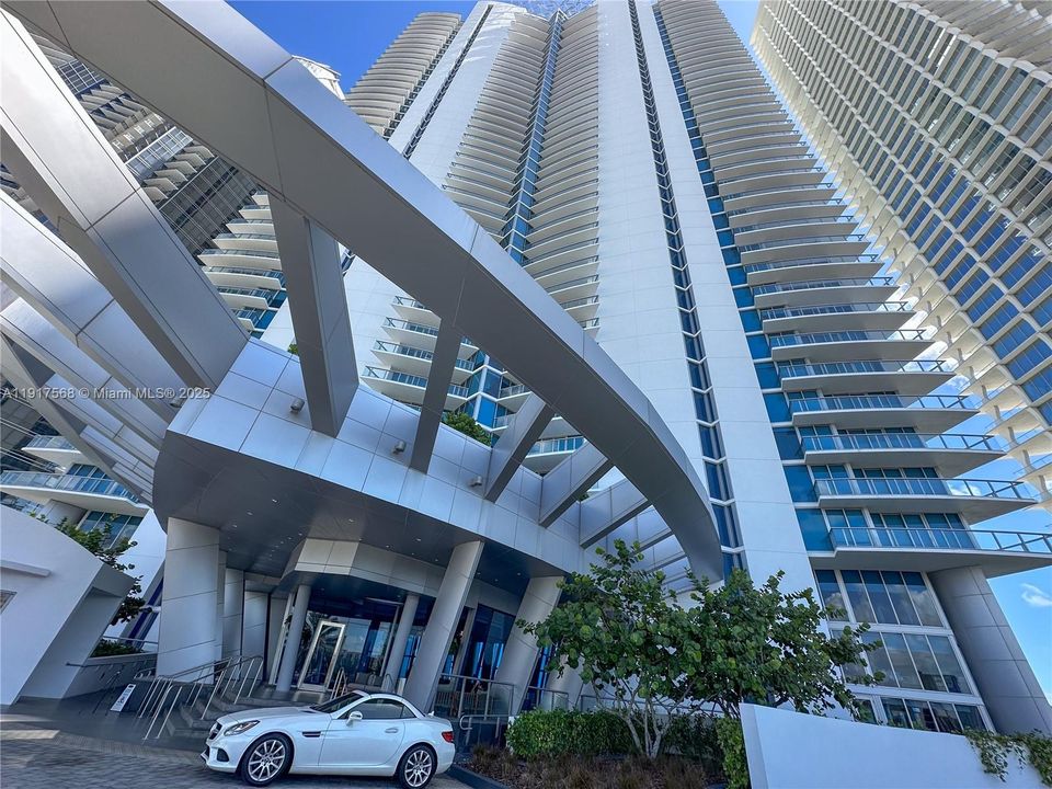 Active With Contract: $9,000 (3 beds, 3 baths, 1479 Square Feet)