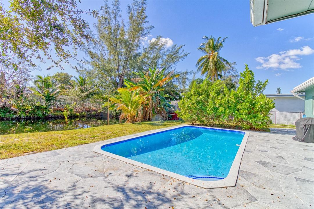 For Sale: $559,900 (3 beds, 2 baths, 1355 Square Feet)