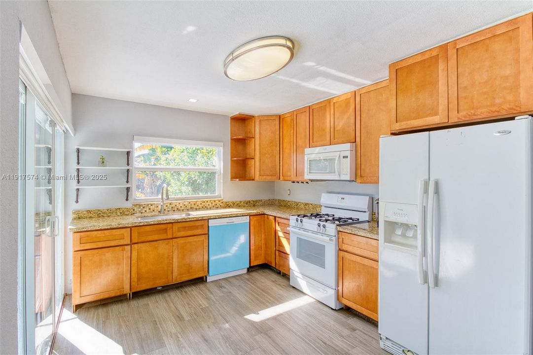 For Sale: $559,900 (3 beds, 2 baths, 1355 Square Feet)